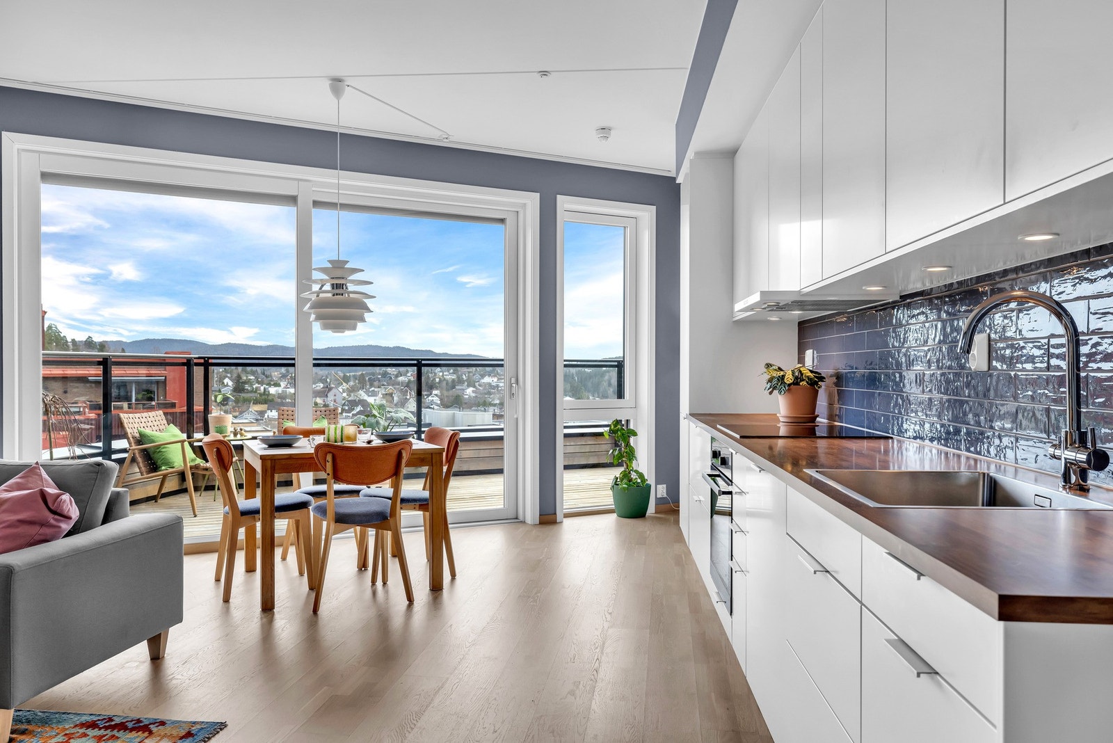 I byggets sjette etasje er man skjermet fra innsyn og nyte toppen utsikt! Galleribilde