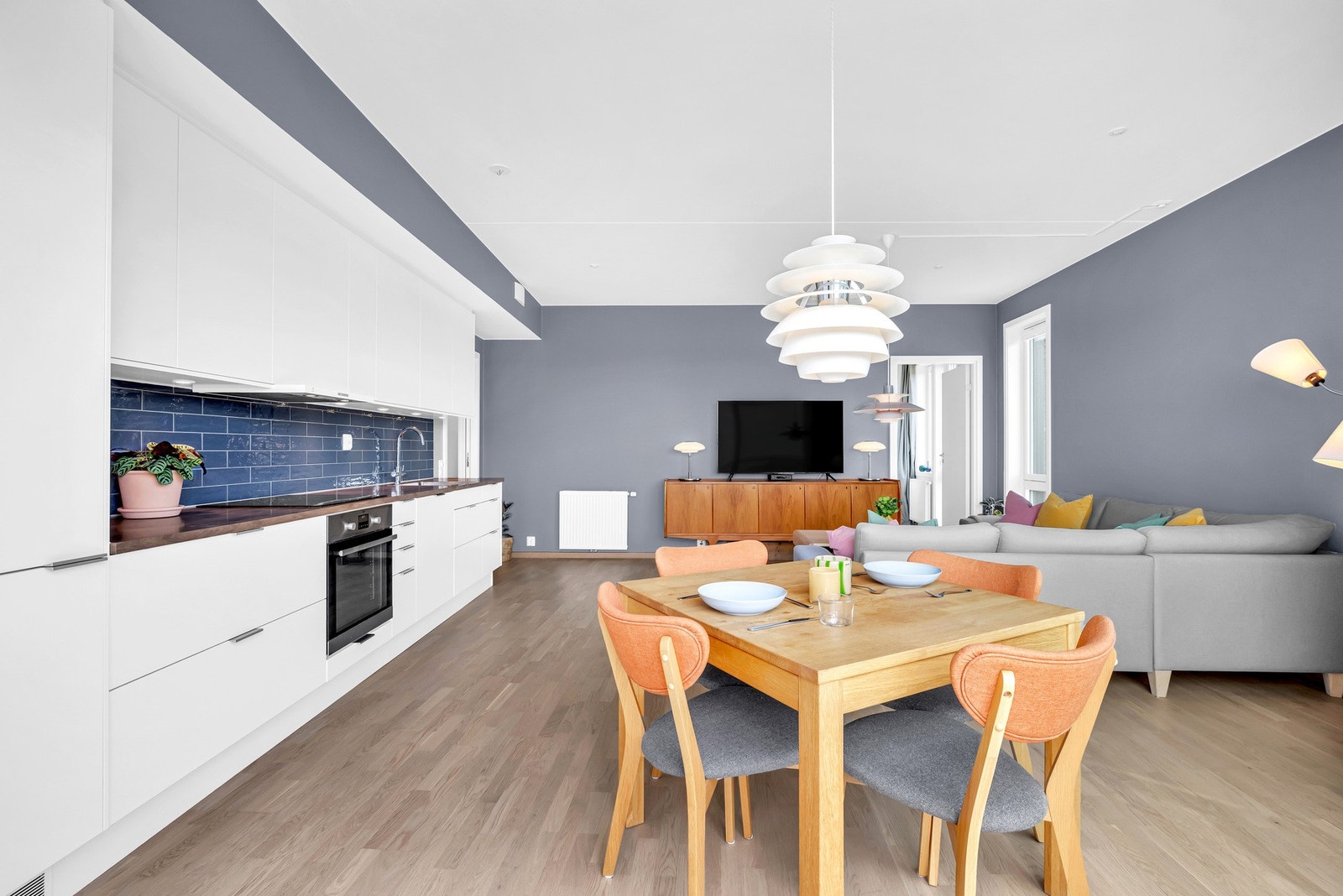 Det er også plass til en hyggelig spisegruppe hvor man kan nyte frokoster med familien, og en herlig utsikt! Galleribilde