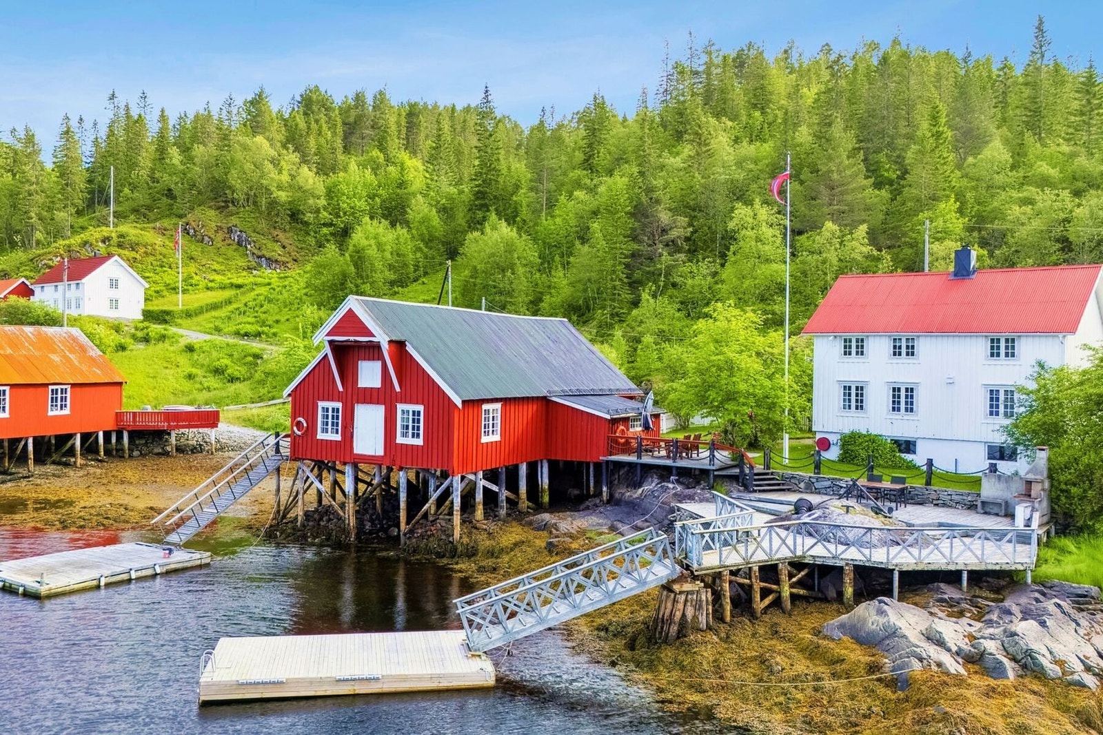 En unik og innholdsrik eiendom med tomt på over 4 mål. Galleribilde