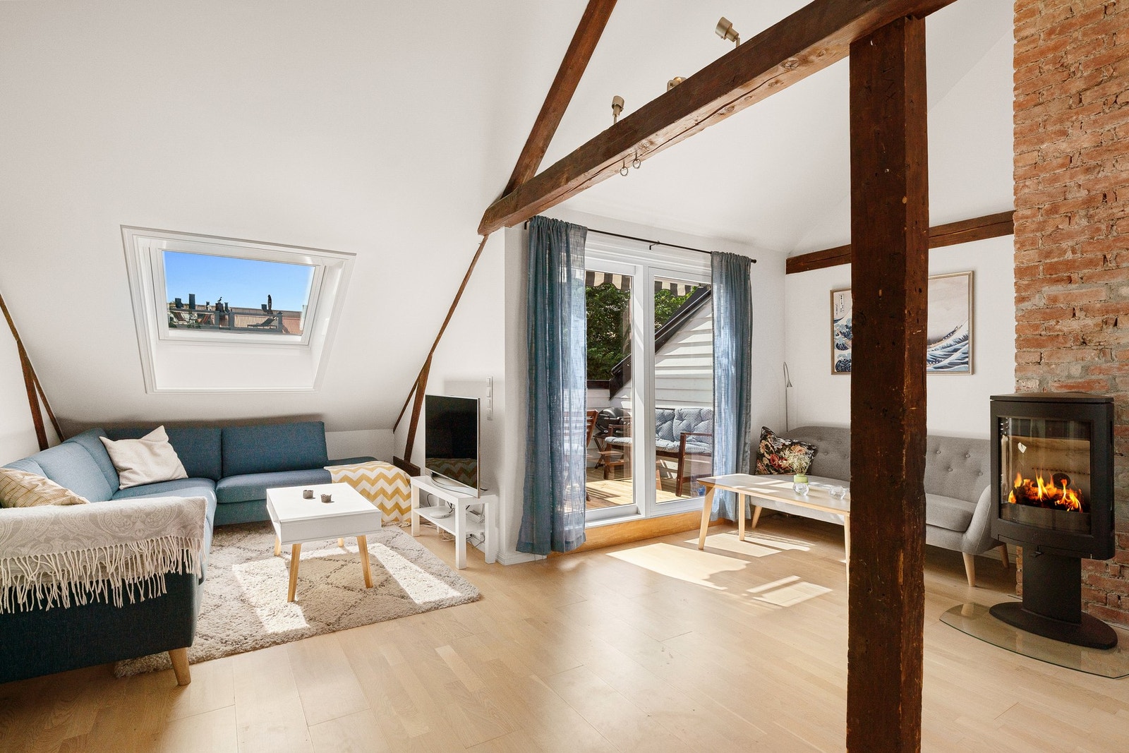 Lys og luftig leilighet som har store vindusflater som gir rikelig med lysinnslipp Galleribilde