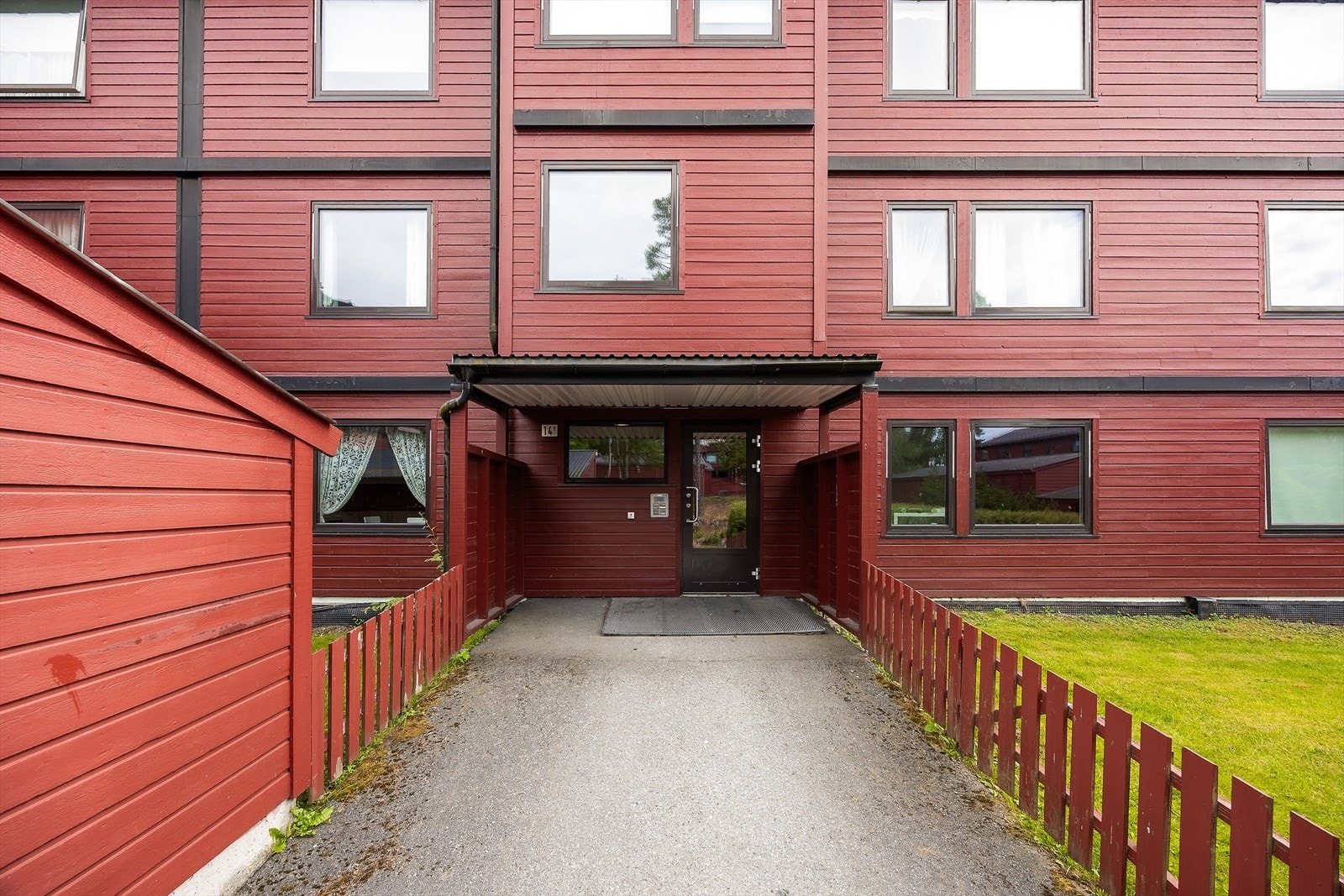 Eiendommen ligger i et populær og hyggelig boligområde med nærhet til skoler og barnehager Galleribilde