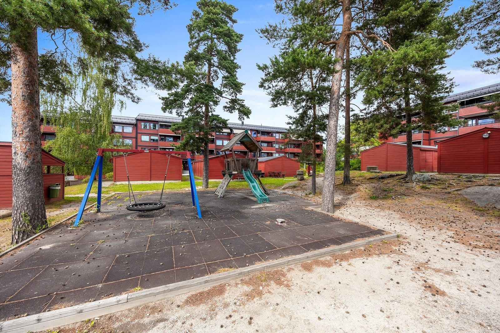 Lekeplass på sameiets trivelige fellesarealer Galleribilde