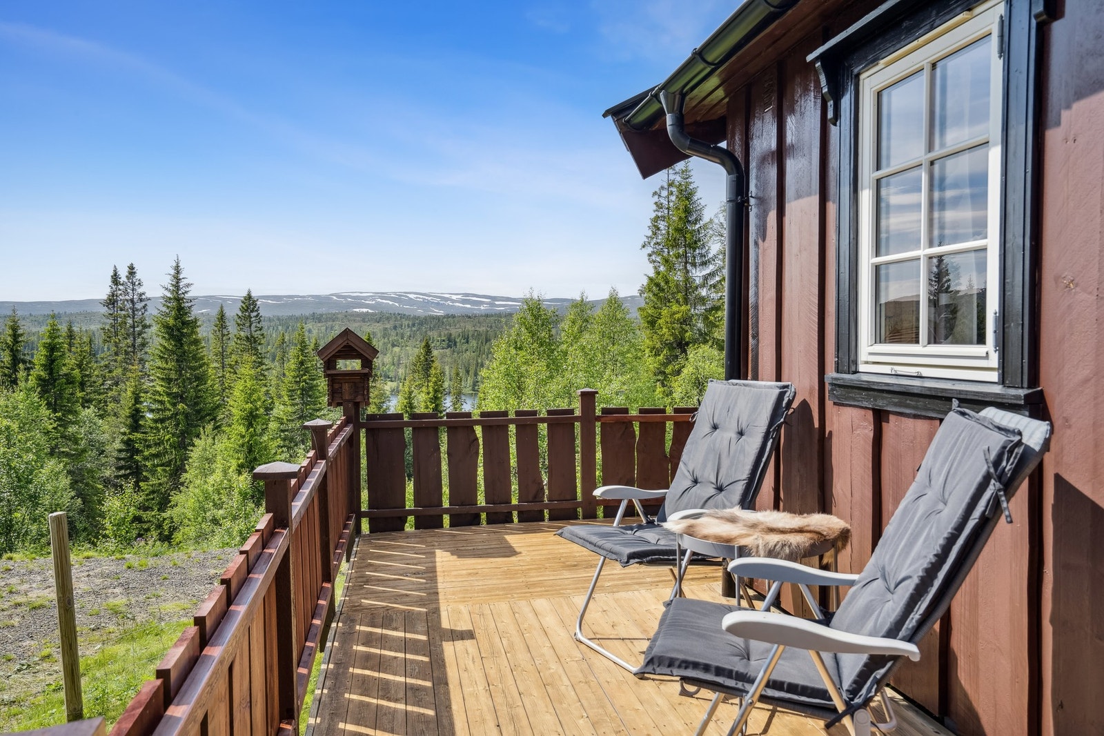 Annekset har en romslig veranda på 42,4 kvm som har gode solforhold. Galleribilde