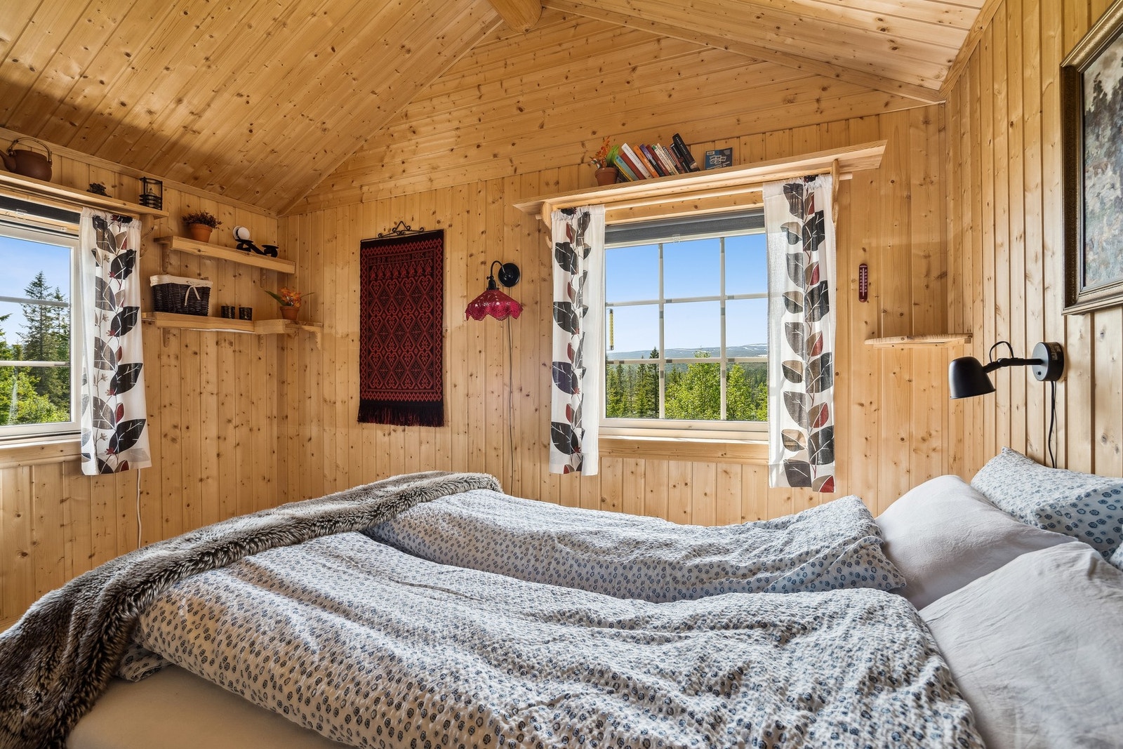 Sjarmerende stue/soverom i anneks på 10,9 kvm med nydelig utsikt. Galleribilde