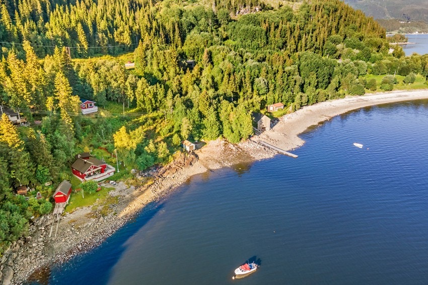 Området rundt byr på flere aktiviteter for store og små. Her er det kort avstand til strand, fiskemuligheter, turmuligheter i lia med mer. Galleribilde