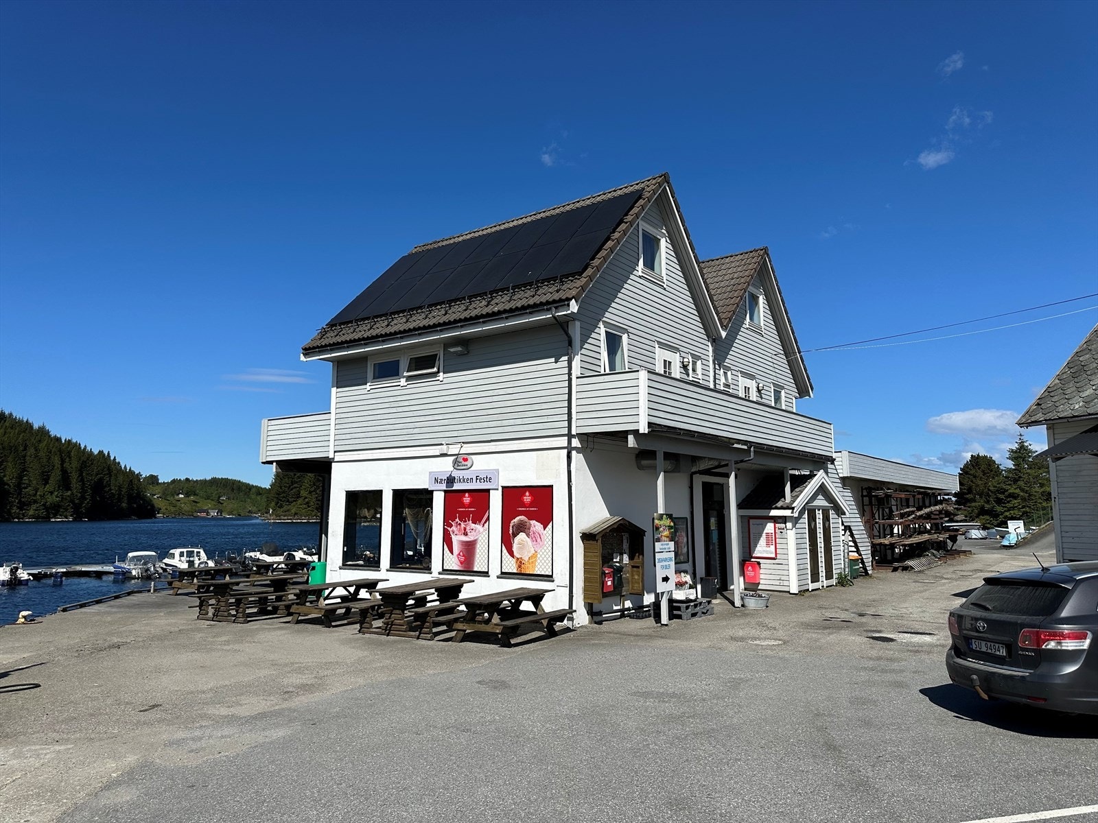 5 minutter kjøring unna ligger Nærbutikken Feste Galleribilde