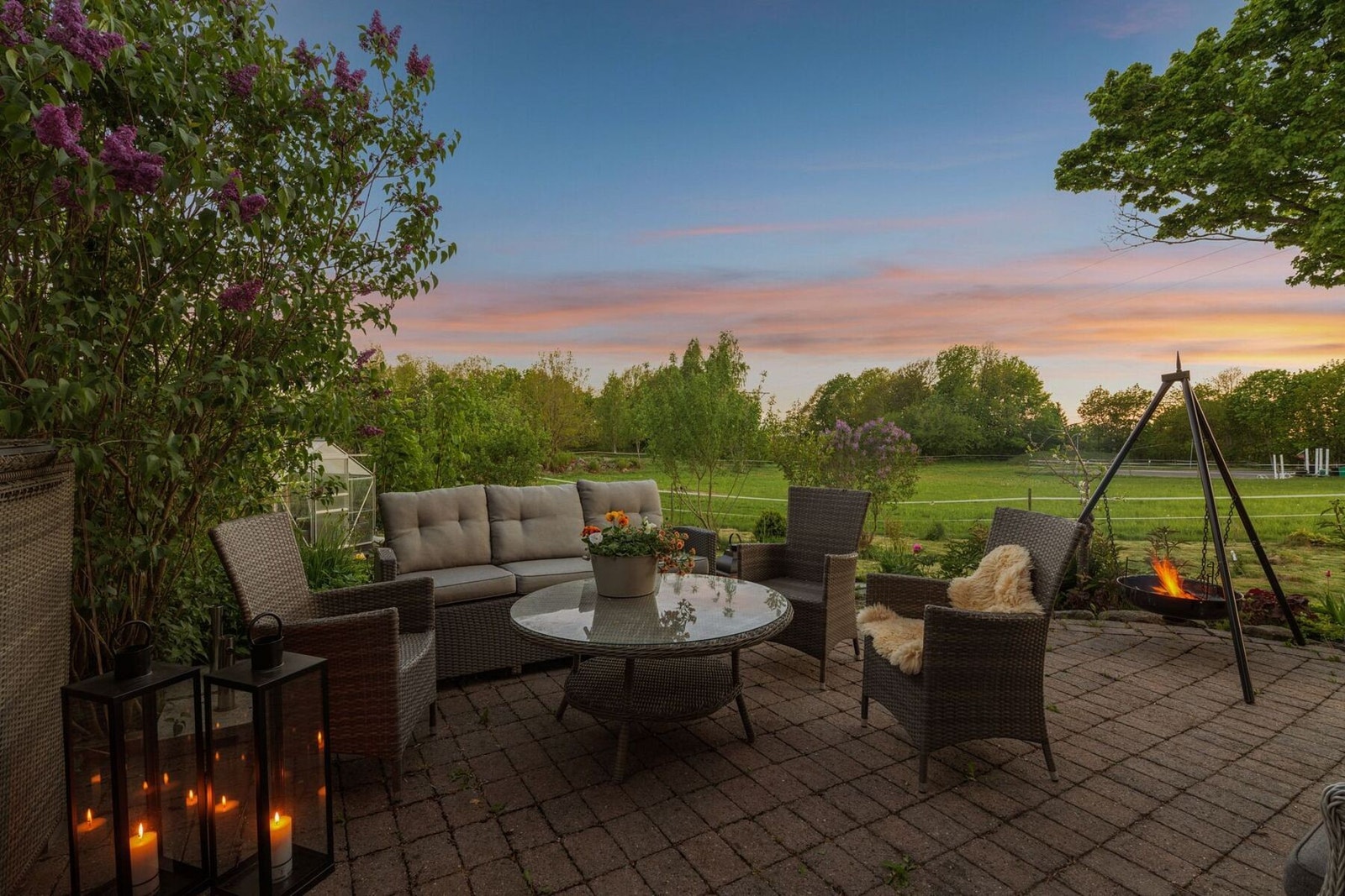 Kveldene kan nytes med utsikt over hestebeitene til naboen Galleribilde