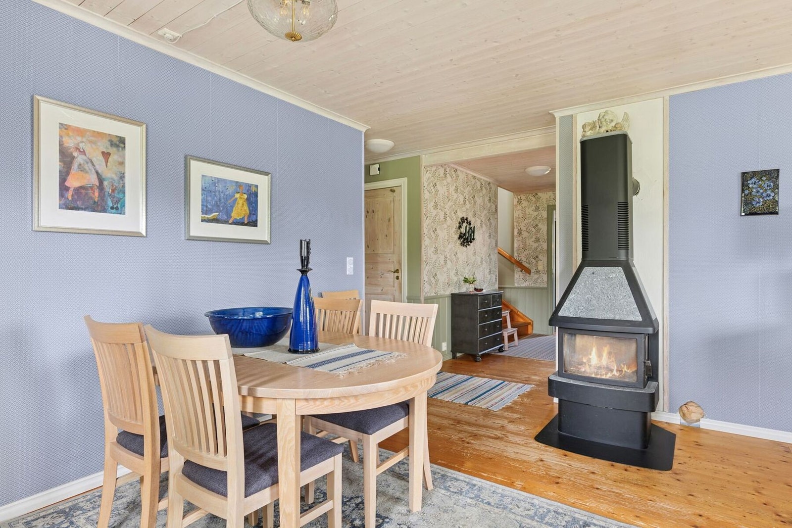 Peisen gir rommet karakter og en behagelig varme Galleribilde