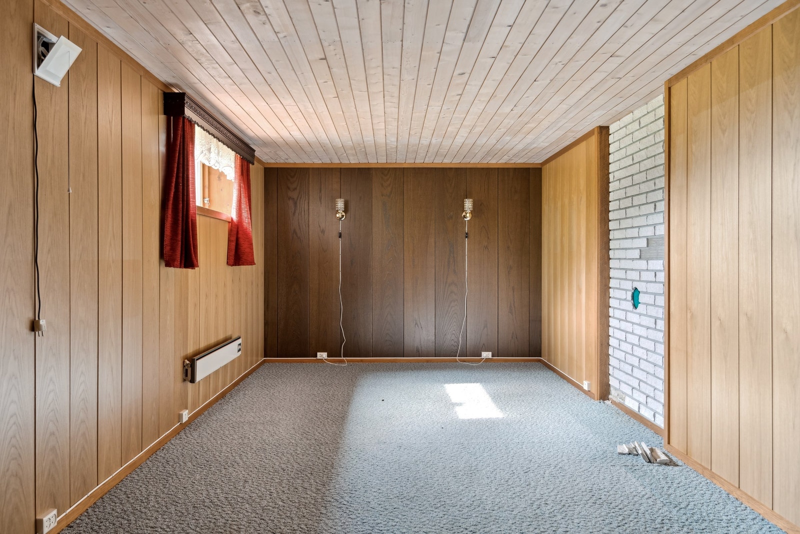 Kjellerrom innredet til kjellerstue Galleribilde