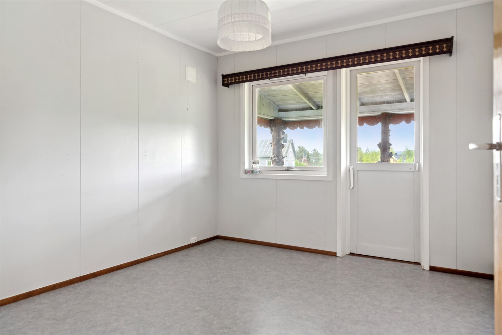 Soverom 1 med utgang til veranda Galleribilde