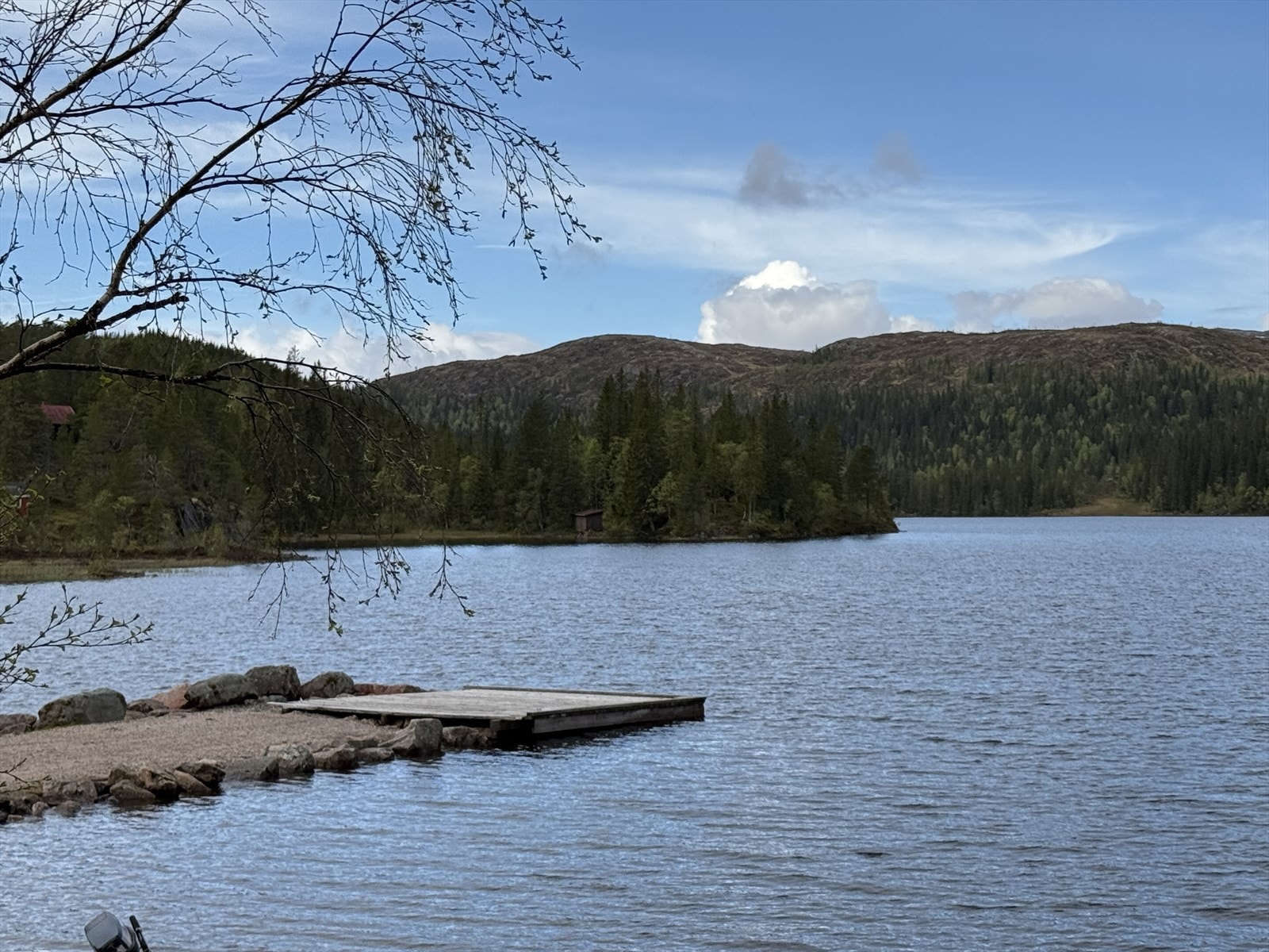 Brygge der man lett kan laste opp i båten ifra. Galleribilde