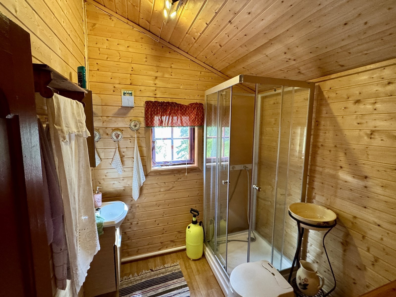 Bad, evt. soverom nr 3 Galleribilde