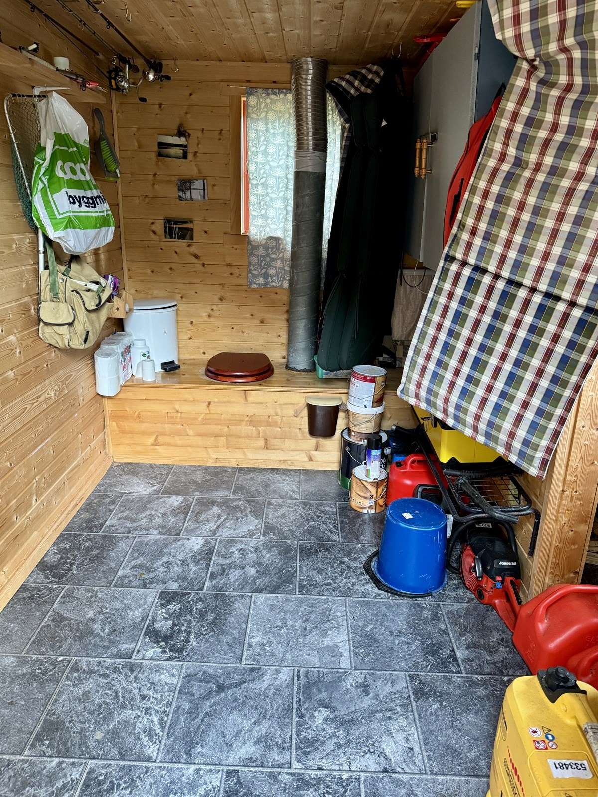 Egen avdelign for toalettløsning og plass for aggregat. Galleribilde