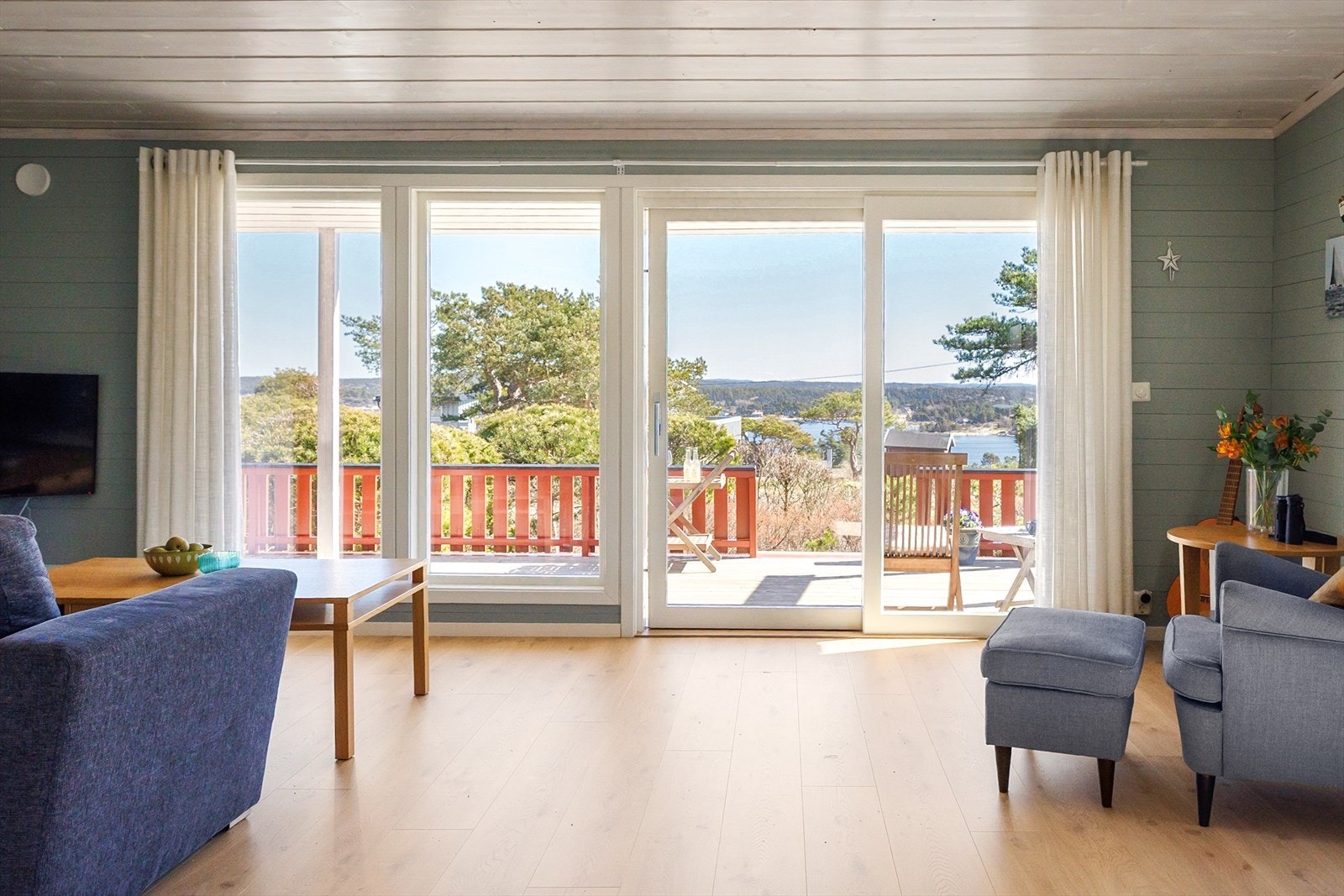 På vakre Spjærøy på Hvaler ligger denne herlige fritidsperlen, idyllisk plassert nær sjø. Galleribilde