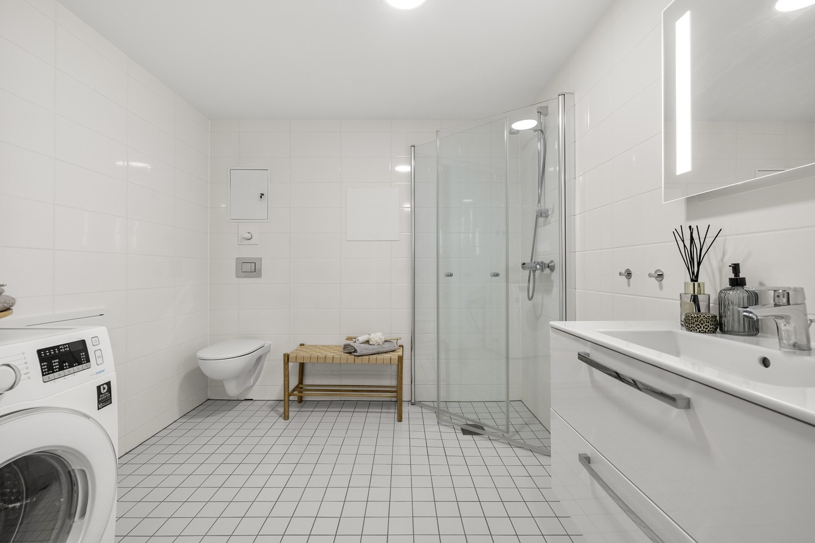 Pent flislagt baderom av god størrelse. Galleribilde