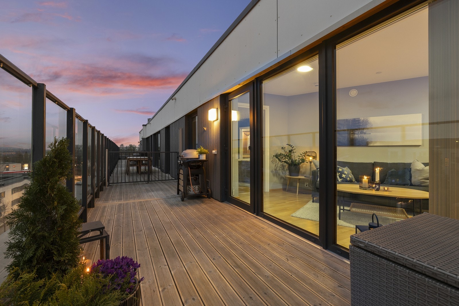 Leilighet med sentral beliggenhet i Strømmen, nær Strømmen Storsenter. Fantastisk terrasse/balkong! Galleribilde