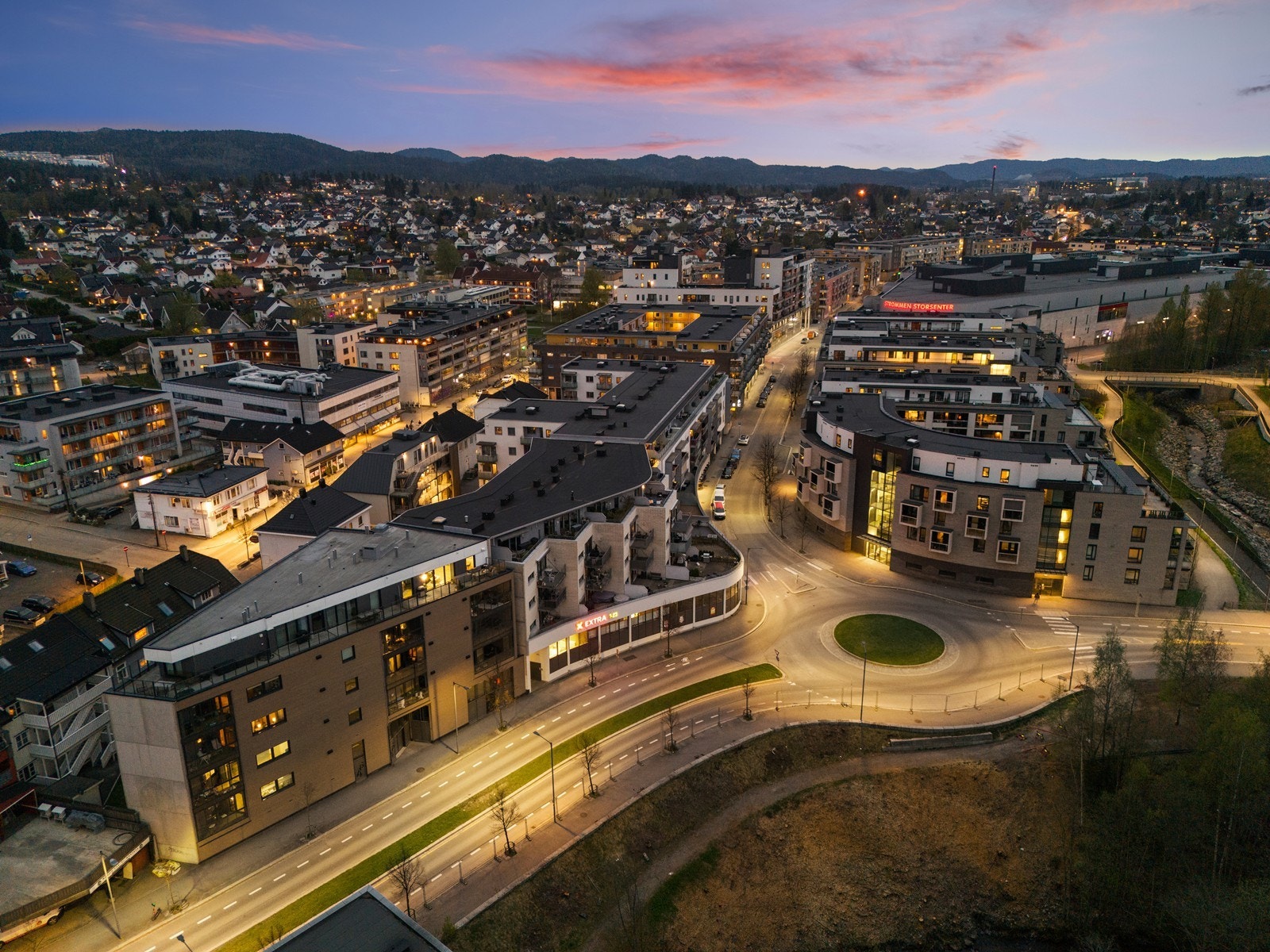 Attraktivt område med kort vei til Strømmen Storsenter og rekreasjonsmuligheter. Galleribilde