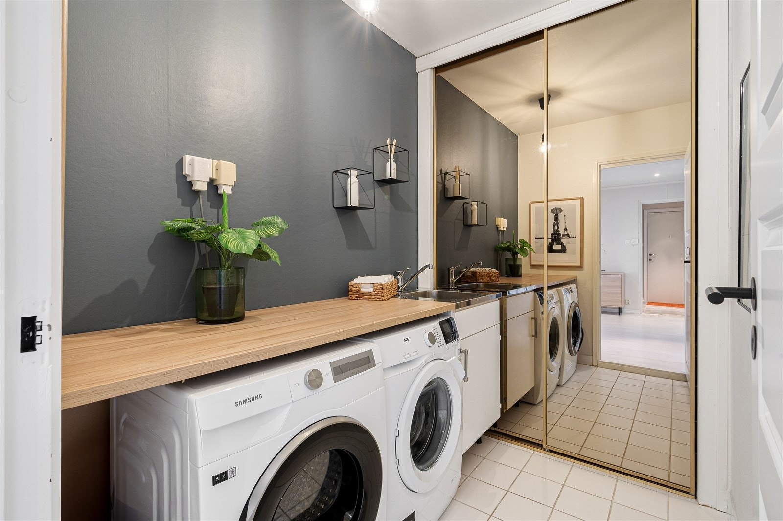 Praktisk separat vaskerom. Galleribilde