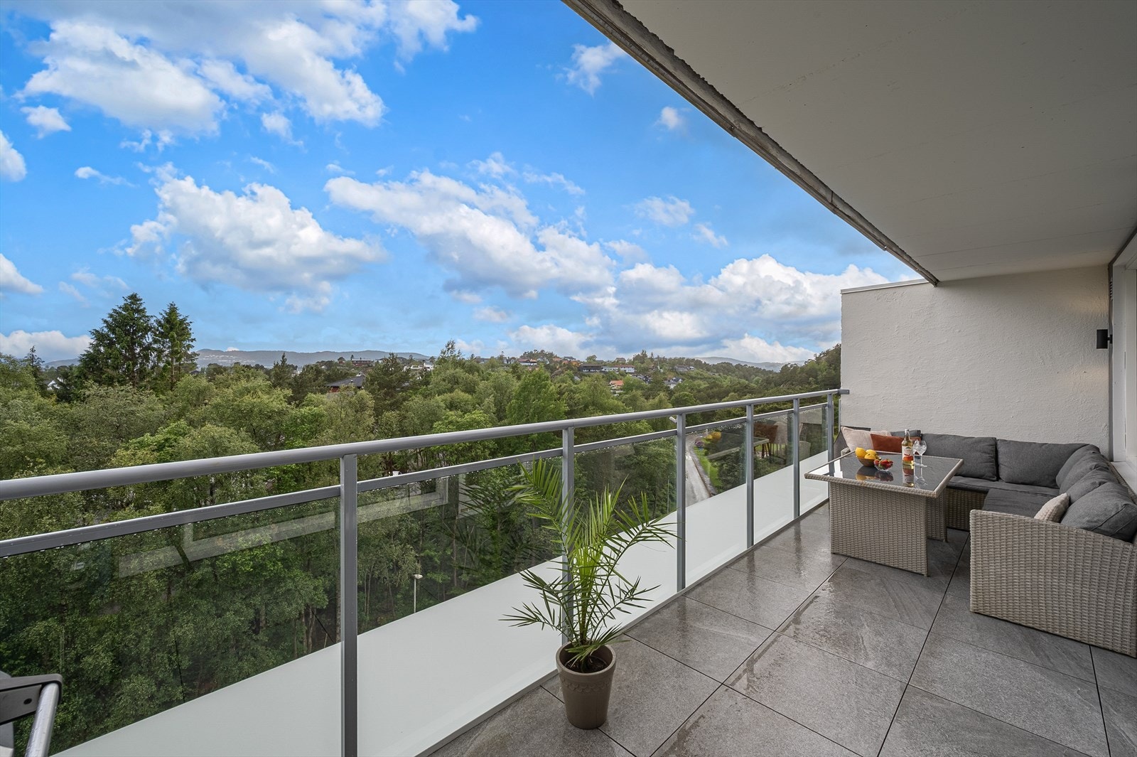 Stor altan med gode solforhold. Galleribilde