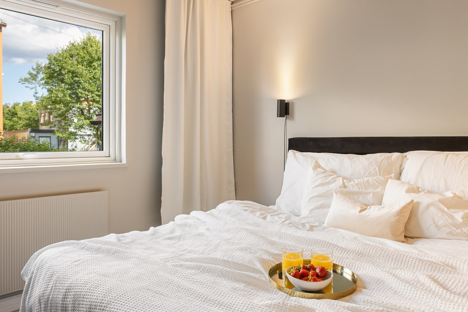 Her er det plant annet plass til dobbeltseng og nattbord. Galleribilde