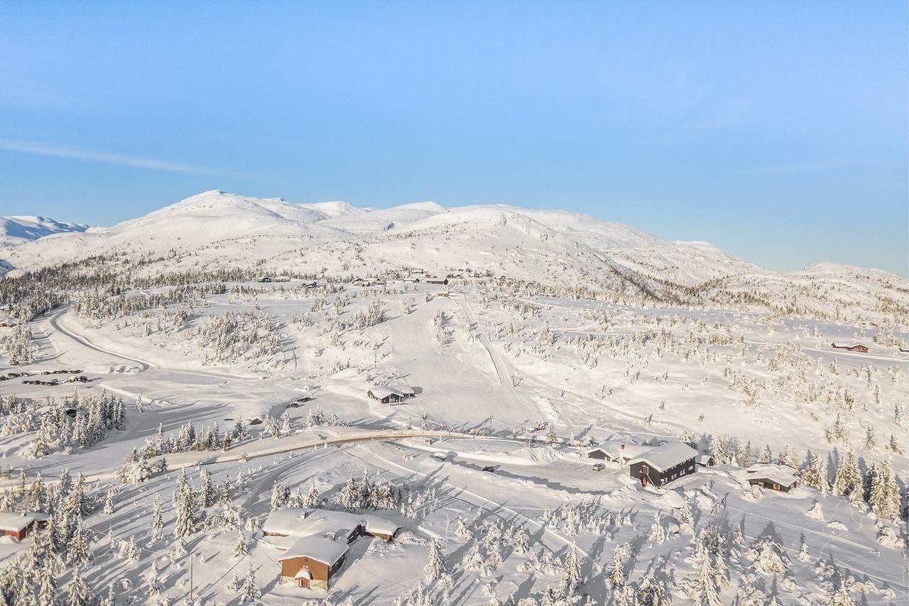 Lifjell i vinterdrakt. Lifjell Hyttegrend har kort vei til til høyfjellet, Lifjell Skisenter, Vinterland og tradisjonsrike Lifjellstua. Galleribilde