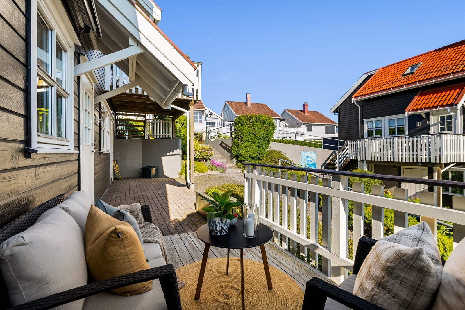 Her ligger forholdene til rette for rolige morgener med kaffekoppen, eller avslappende kvelder med god bok og frisk luft. Galleribilde