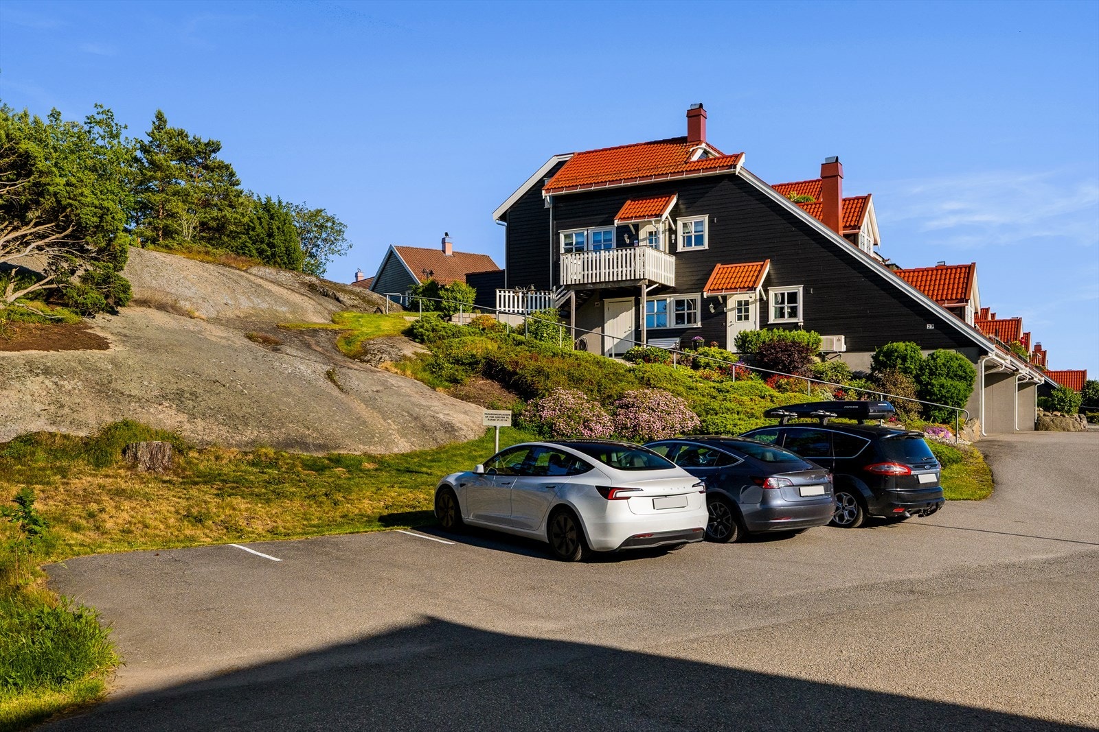 Borettslaget har flere gjesteparkeringer. Galleribilde