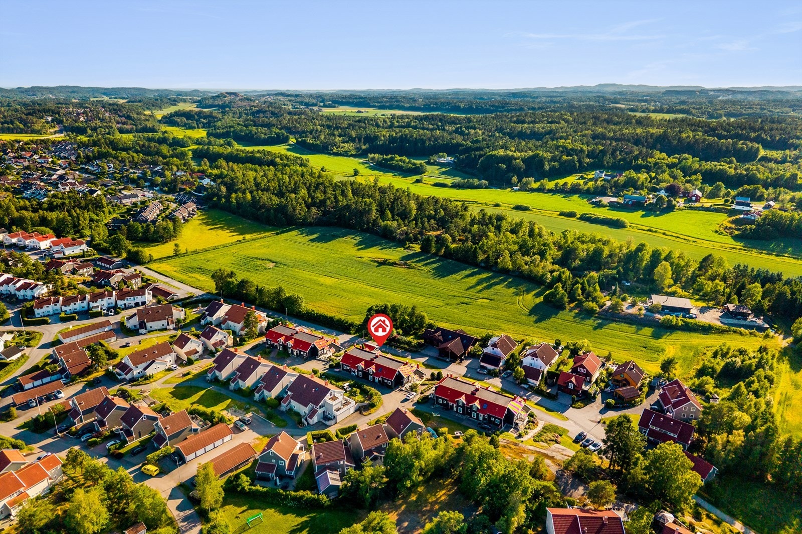 For den aktive og friluftsinteresserte er dette området et lite paradis: Du har flotte tur- og løpestier rett utenfor døren, med populære turmål, utsiktspunkter og den ettertraktede Marumskogen med lysløype og frodig natur bare et steinkast unna. Galleribilde