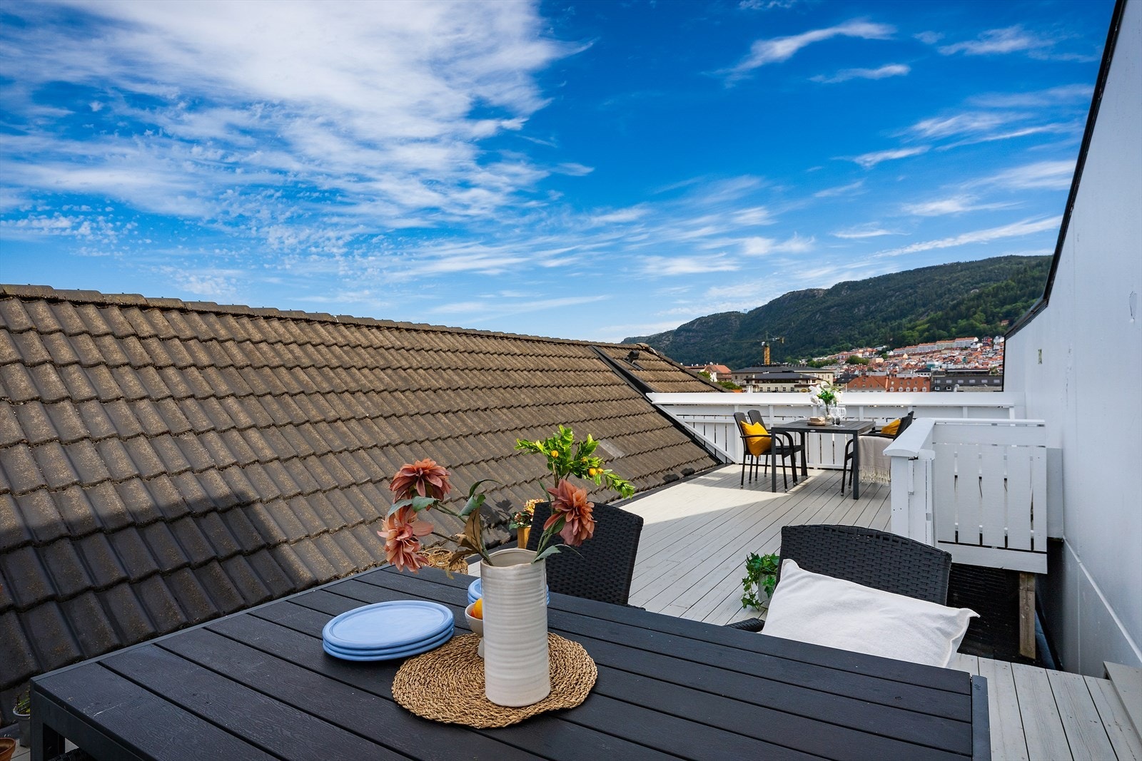 - Borettslaget har en felles takterrasse hvor du kan nyte solen og ha koselige selskap - Galleribilde