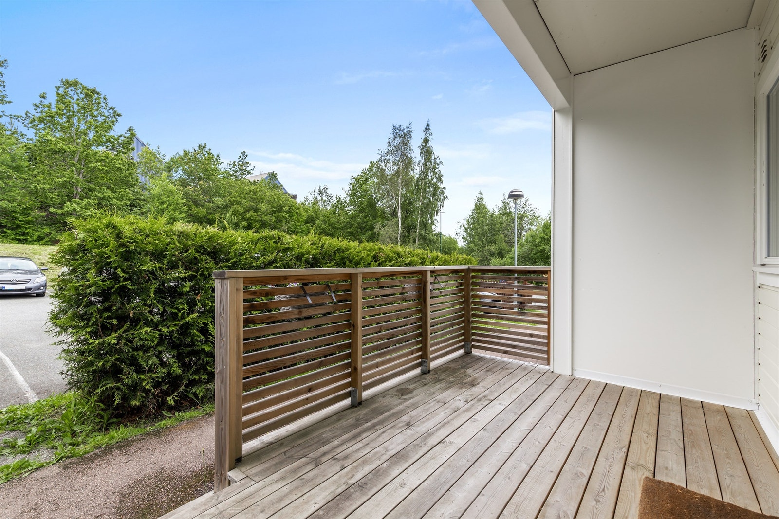 God plass for utemøblement ved inngangsparti. Galleribilde