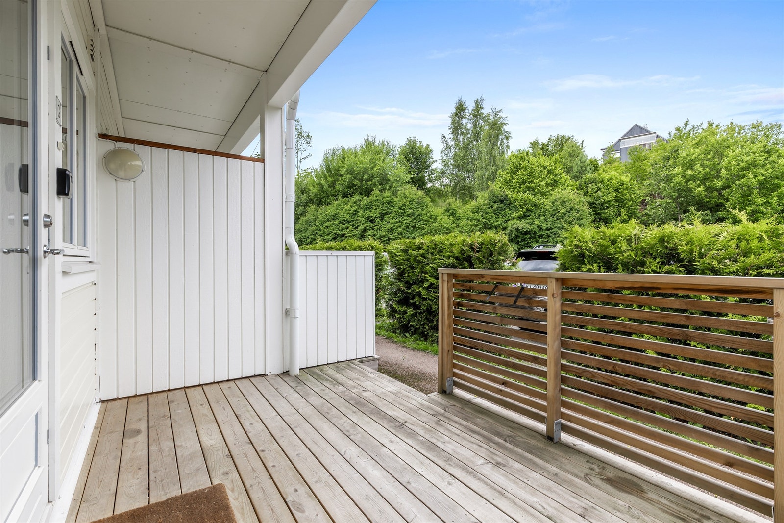 Nordvestvendt terrasse ved inngangsparti. Galleribilde