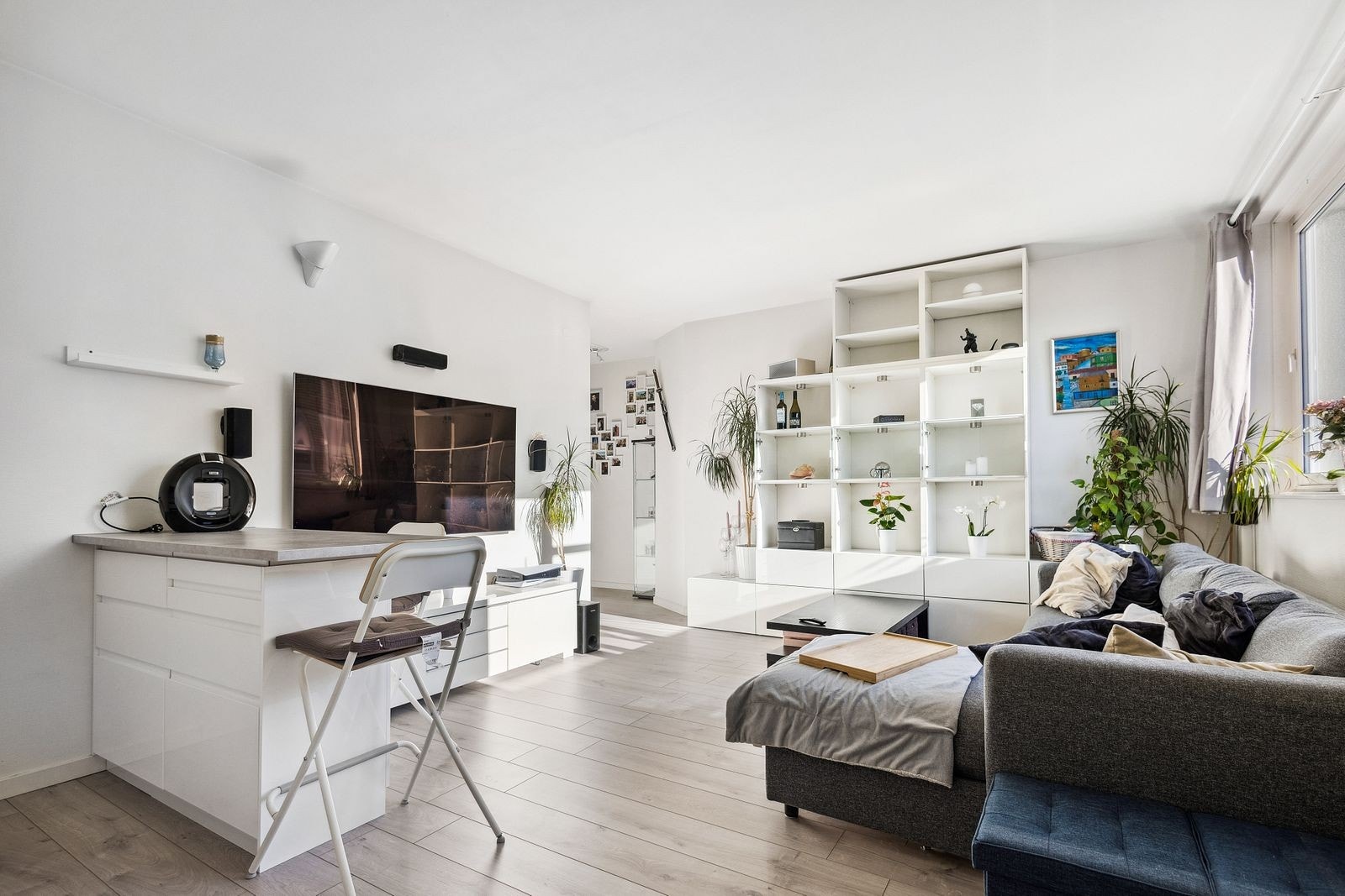 Lys og romslig 2 romsleilighet med sentral beliggenhet. Galleribilde