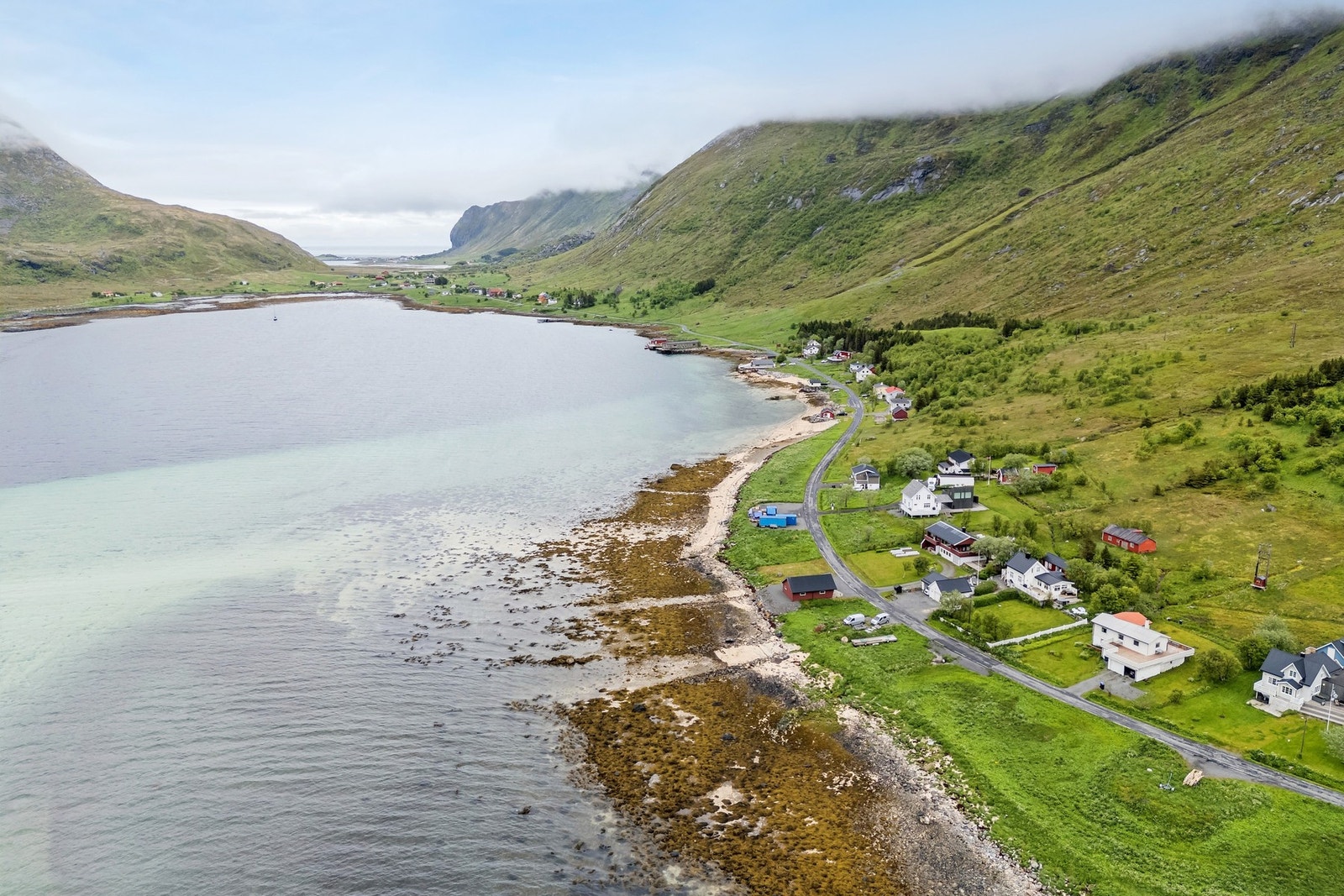 I Skjelfjord bor man i barnevennlige og rolige omgivelser, med kort vei til blant annet skole og barnehage. Galleribilde
