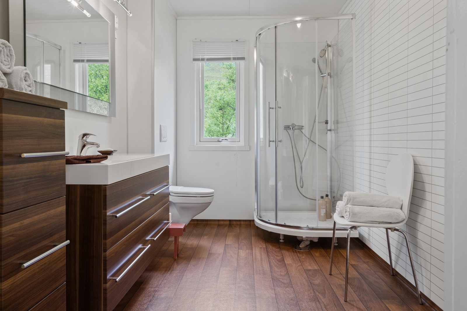 Det er god størrelse på rommet, som ligger i praktisk nærhet til hovedsoverommet. Galleribilde