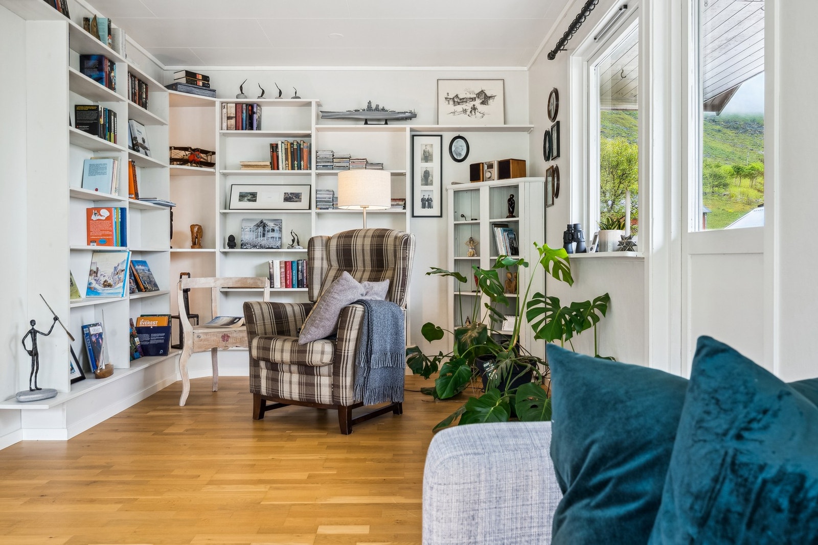 Fra stuen har man utgang til stor terrasse. Galleribilde