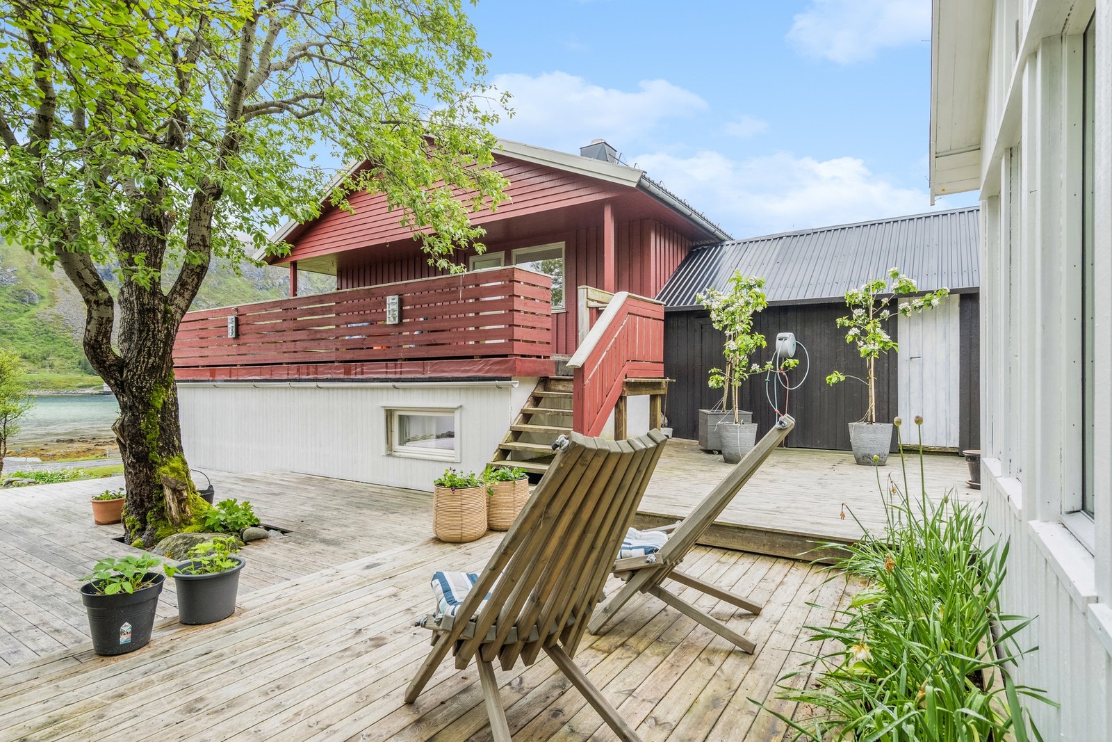 Her får man svært mange muligheter for plassering av ulikt utemøblement! Galleribilde