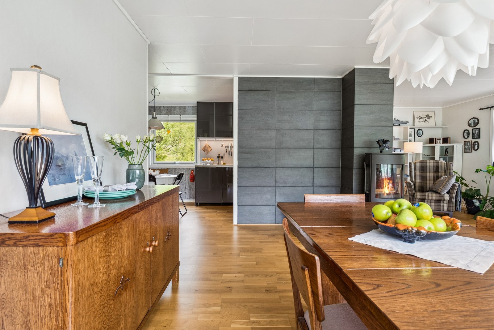 Moderne vedovn i rommet, som man vil nyte godt av på vinterhalvåret. Galleribilde