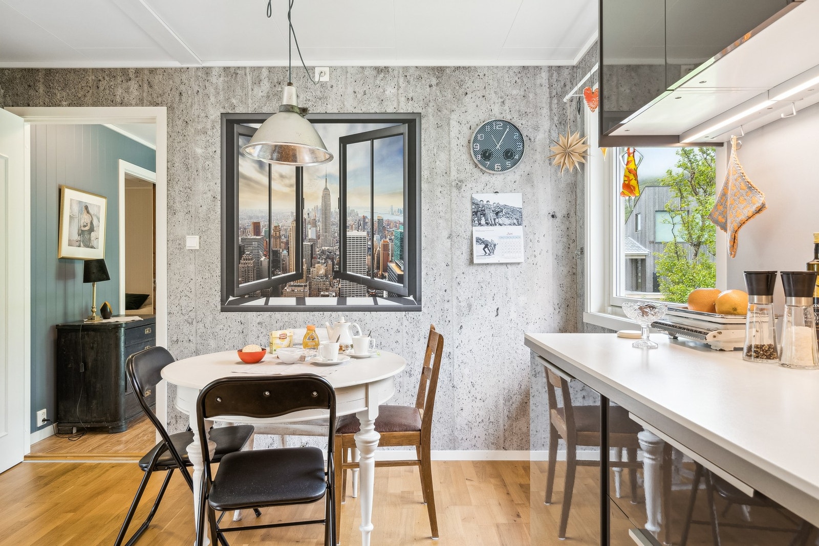 Plass for etablering av praktisk frokostgruppe, inne i kjøkkensonen. Galleribilde