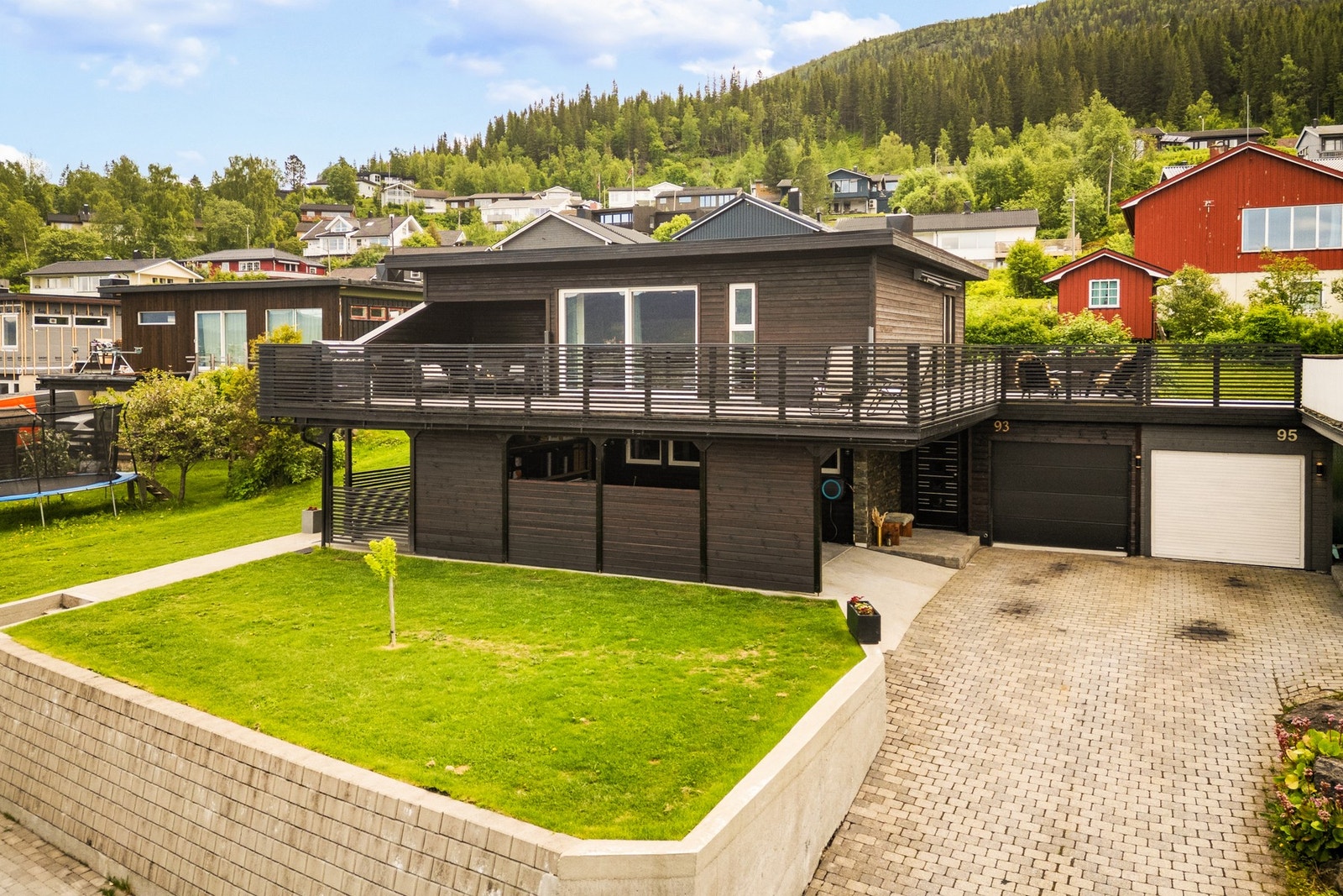 Gode parkeringsmuligheter i garasje og carport Galleribilde