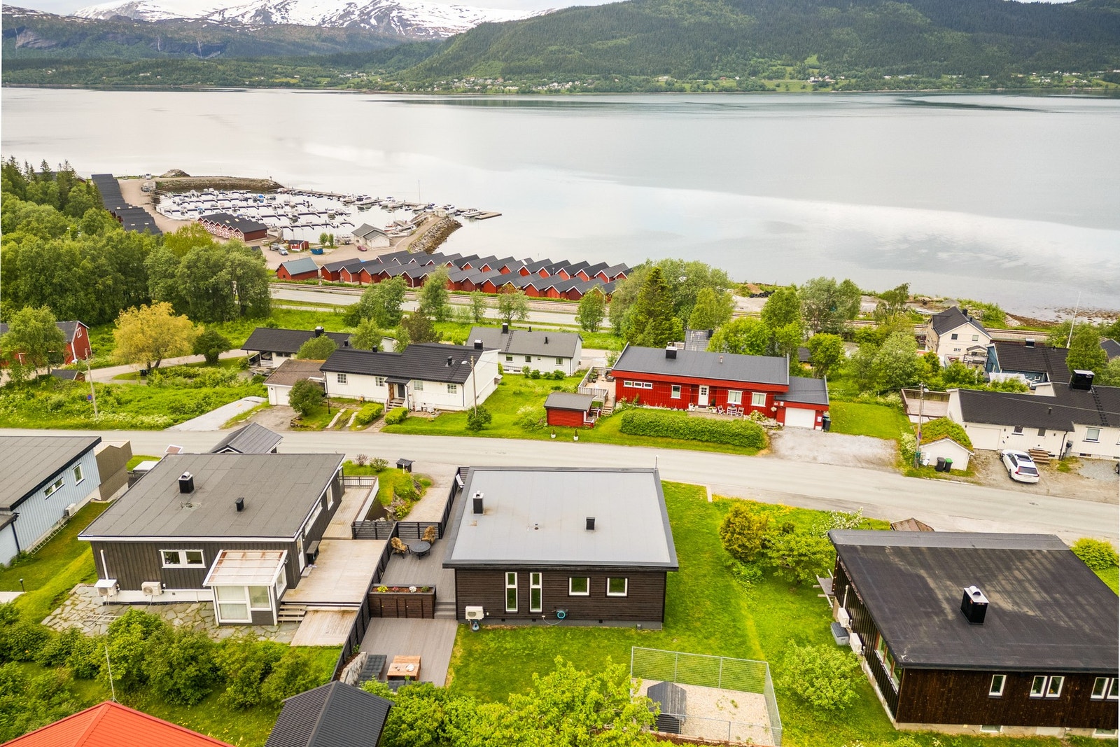 Her bor du med nærhet til skole, turområder og dagligvarehandelen Galleribilde