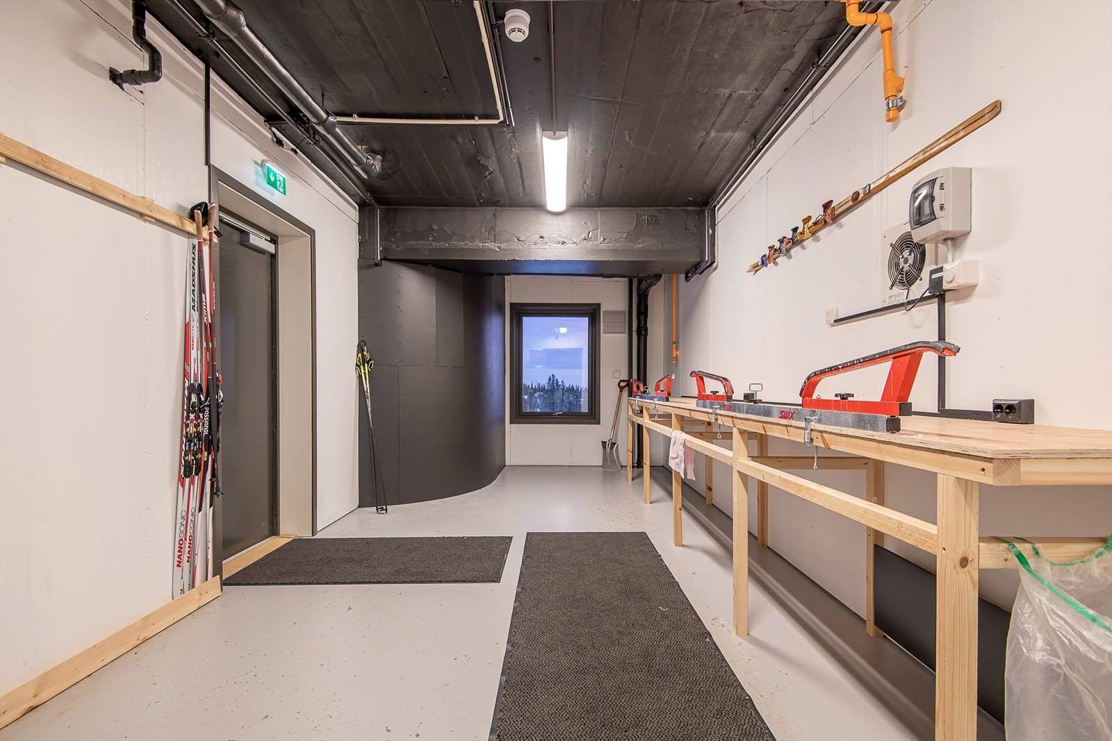 Fellesrom - Leiligheten disponerer rett til bruk av felles smørebod sammen med øvrige sameiere. Galleribilde