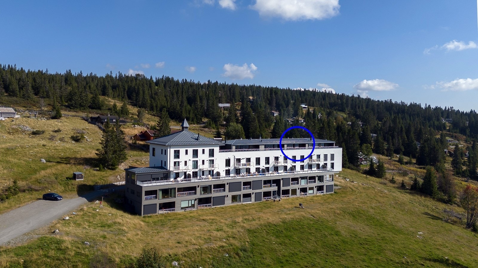 Dette er tidligere Nevra Hotell som er ombygget og ferdigstilt i 2021 . Galleribilde