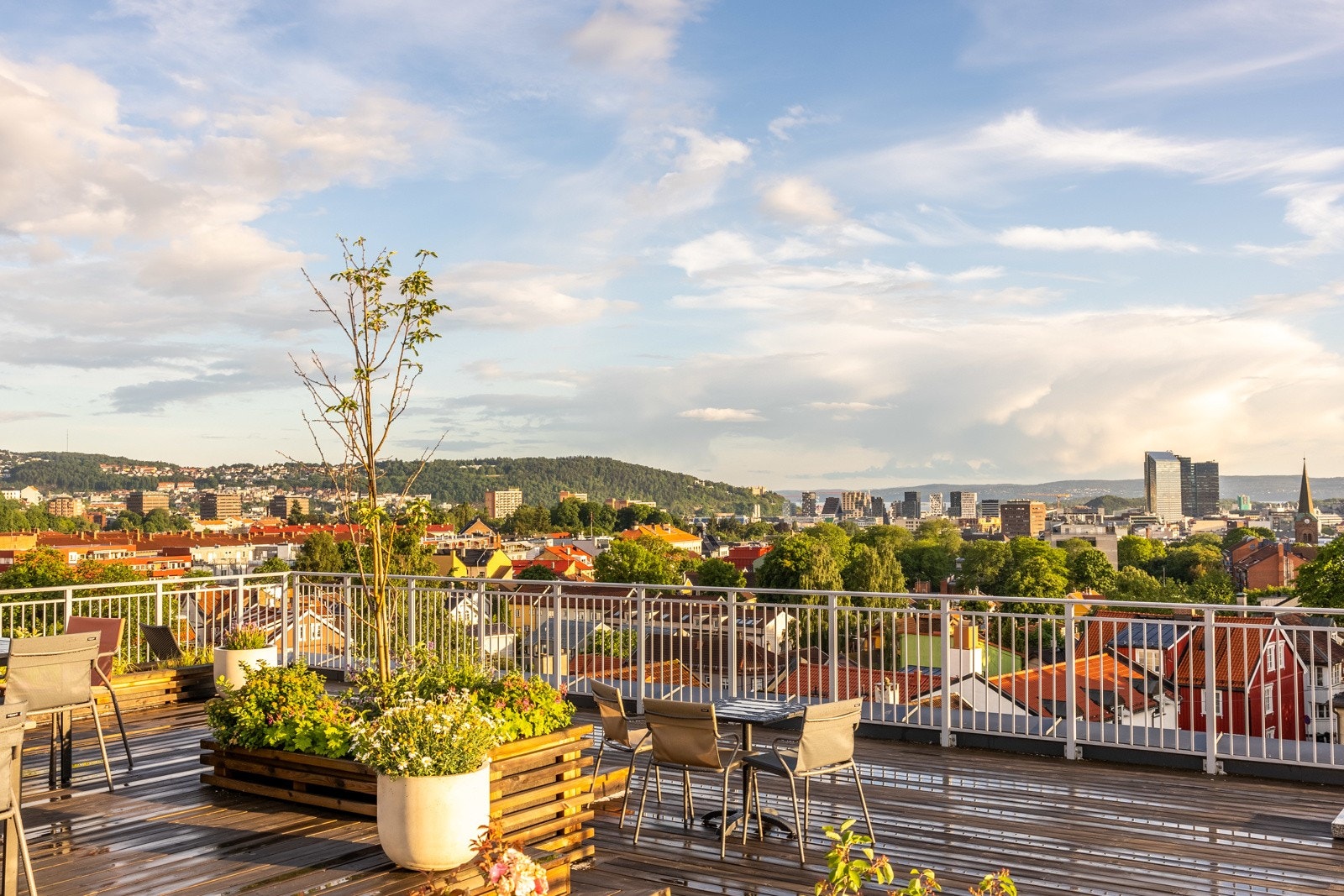 Du har en nydelig utsikt over byen fra takterrassen. Galleribilde