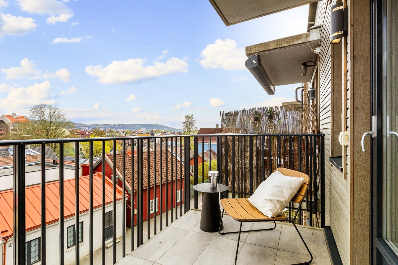 Den andre balkongen er på 5 kvm og har utgang fra hovedsoverom. Galleribilde