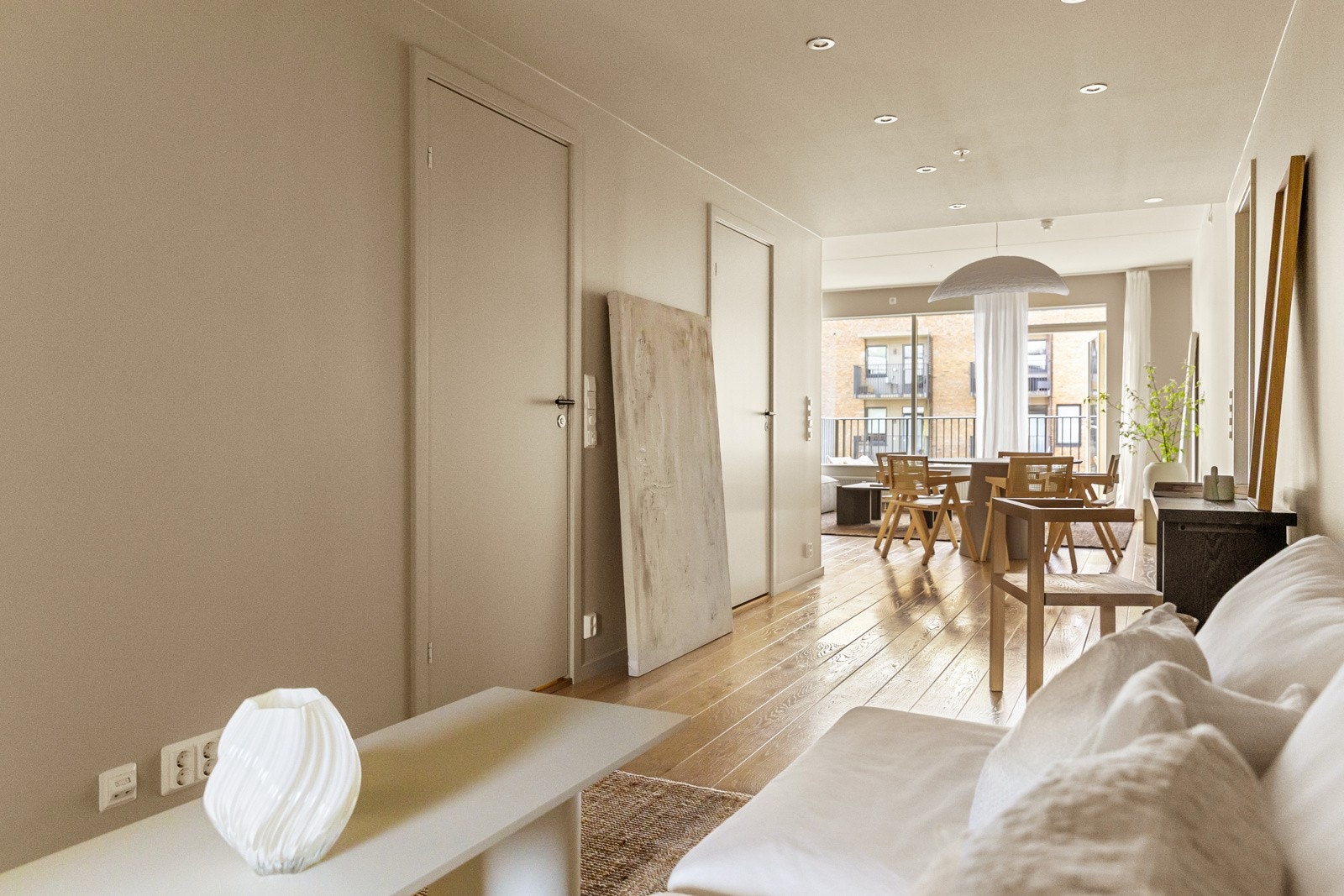 Dersom det ikke er behov for en TV-stue er dette en ypperlig plassering for bibliotek eller hjemmekontor. Galleribilde