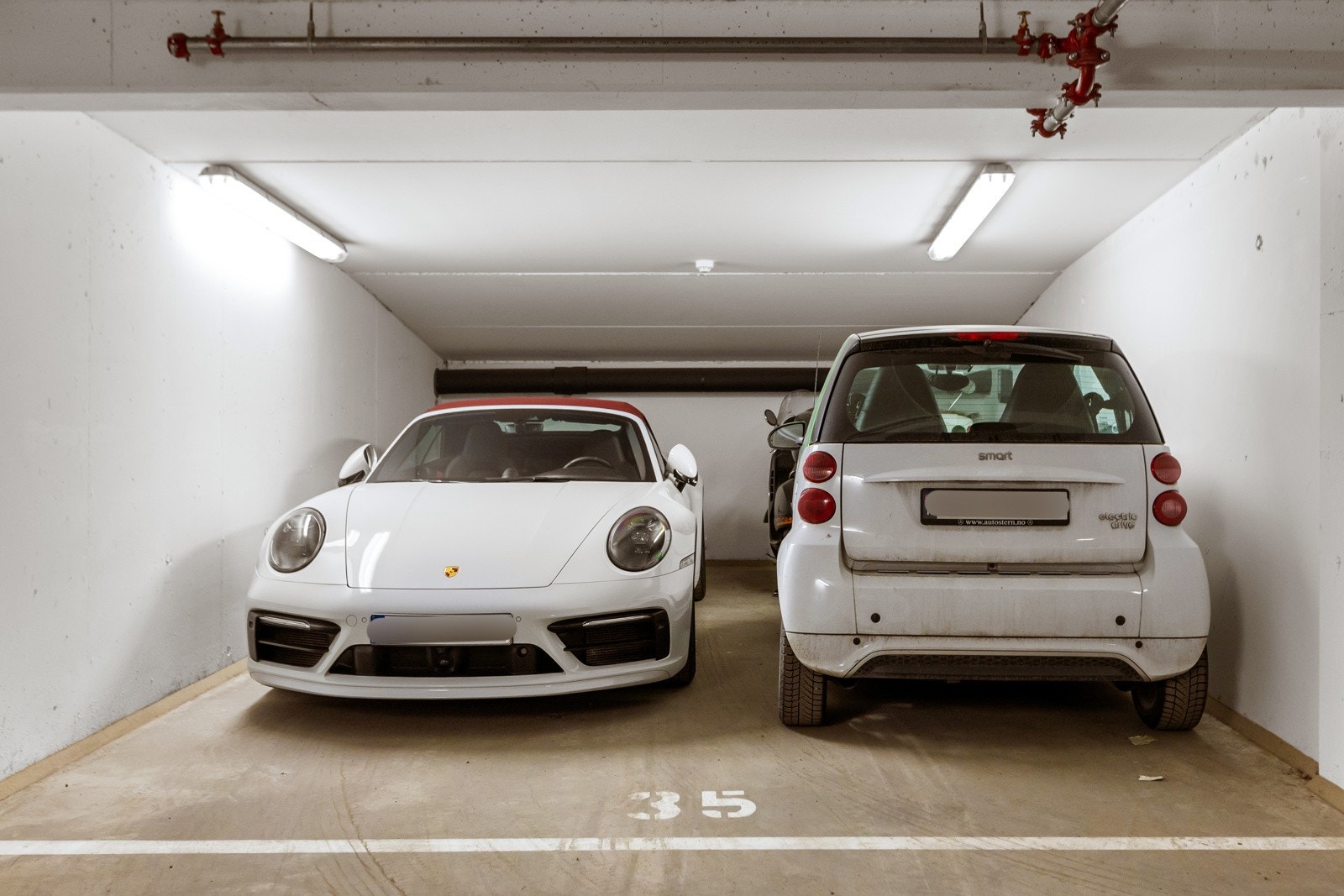 Garasjeplass nr. 35 følger leiligheten ved salg. Galleribilde