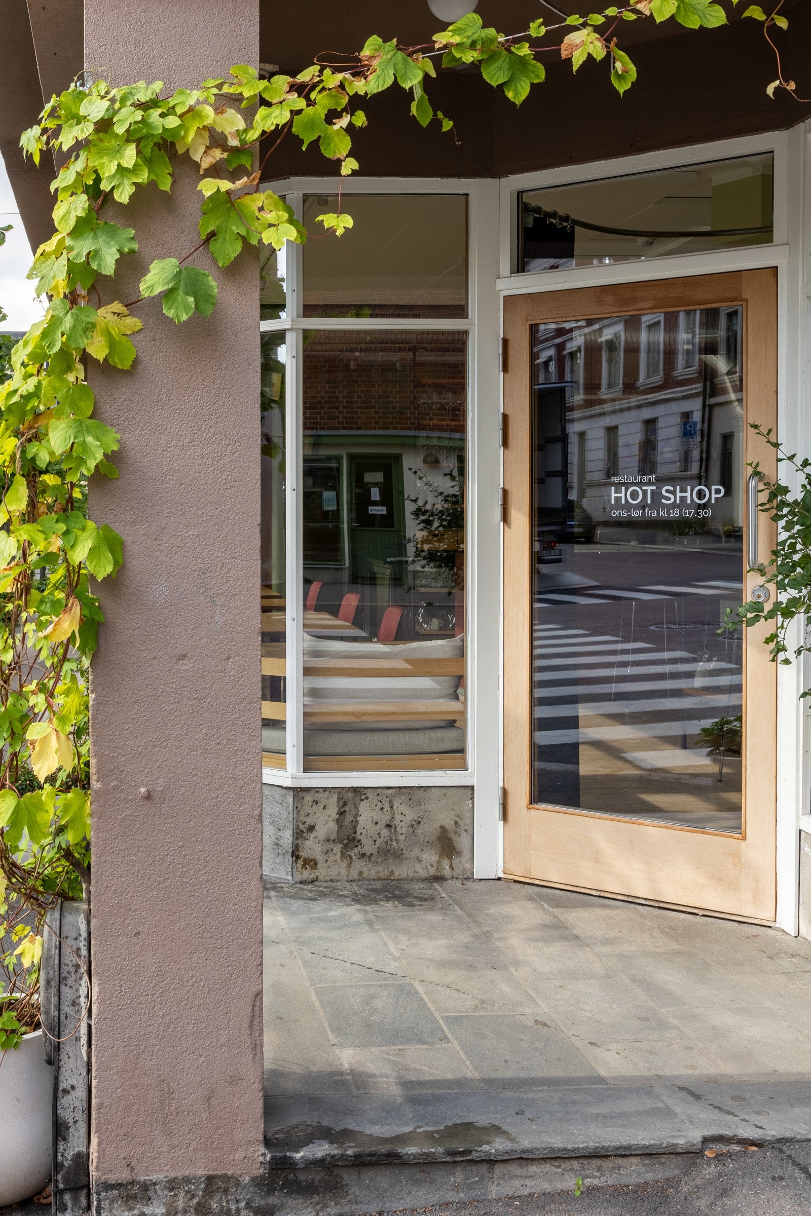 Hot Shop som er en av byens mest omtalte restauranter de siste årene og ligger noen minutters gangavstand fra leiligheten i Københavngata. Galleribilde