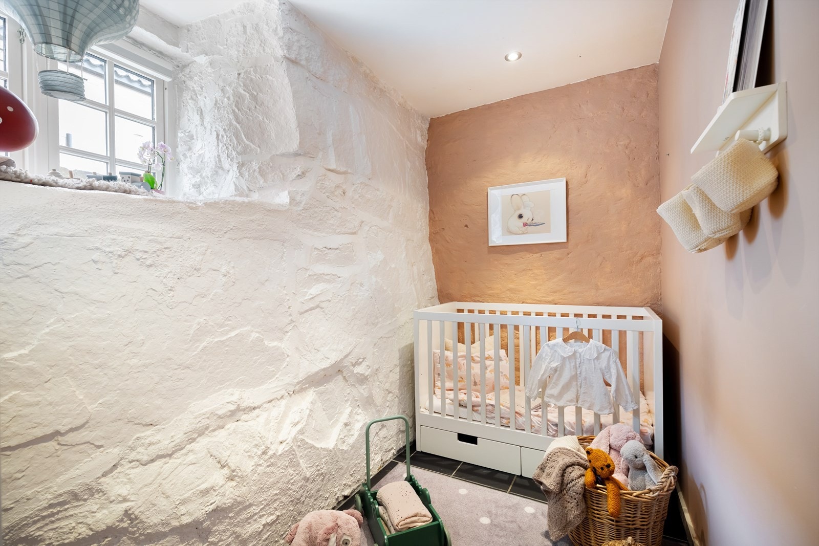 Rommet er byggemeldt som bod og er ikke omsøkt bruksendret eller godkjent for varig opphold Galleribilde