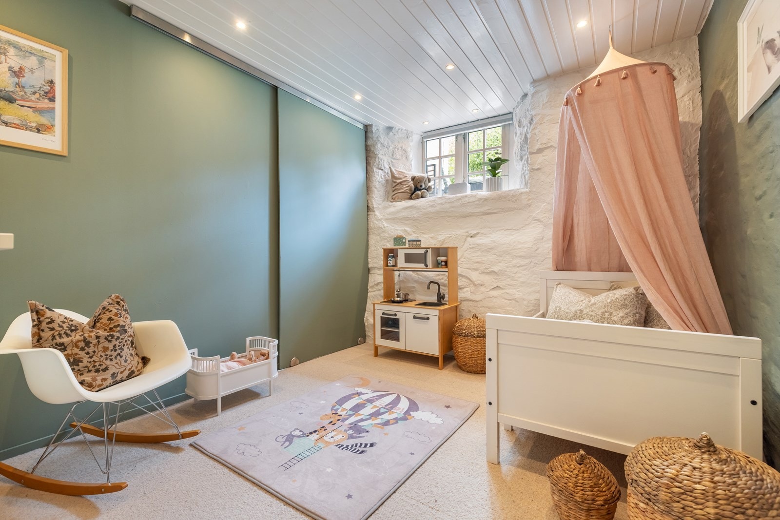 Rommet er byggemeldt som bod og er ikke omsøkt bruksendret eller godkjent for varig opphold Galleribilde