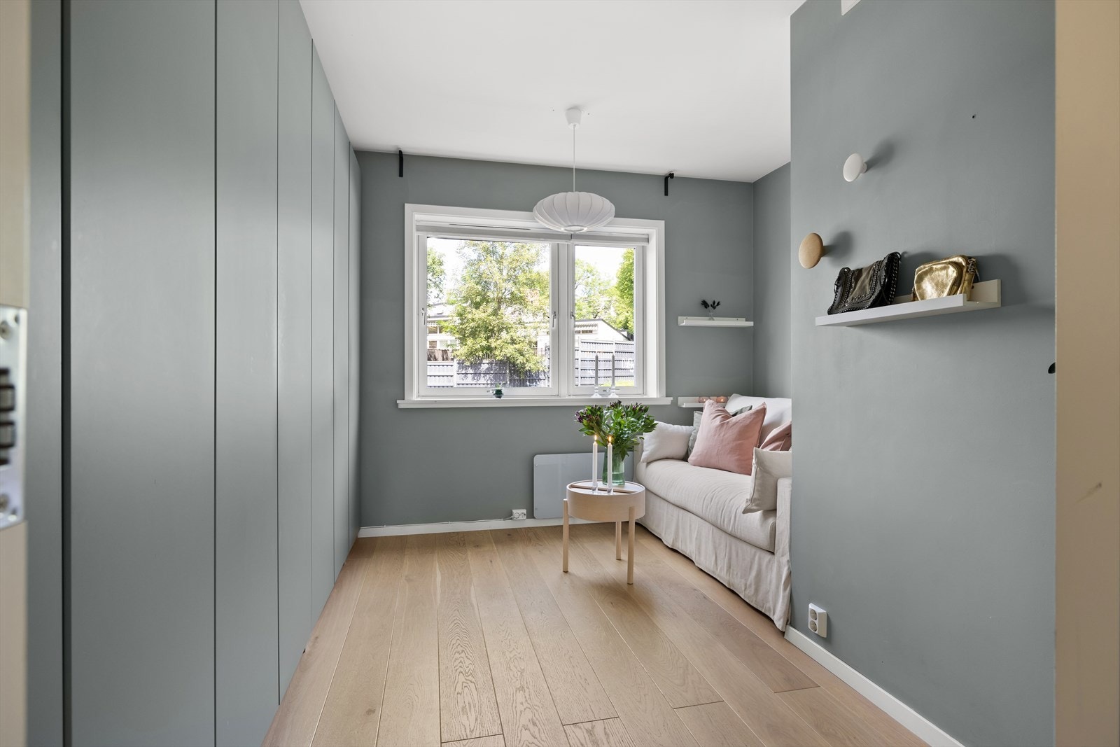 Soverommet er allsidig og egner seg perfekt som barnerom, gjesterom eller hjemmekontor, tilpasset dine behov. Galleribilde